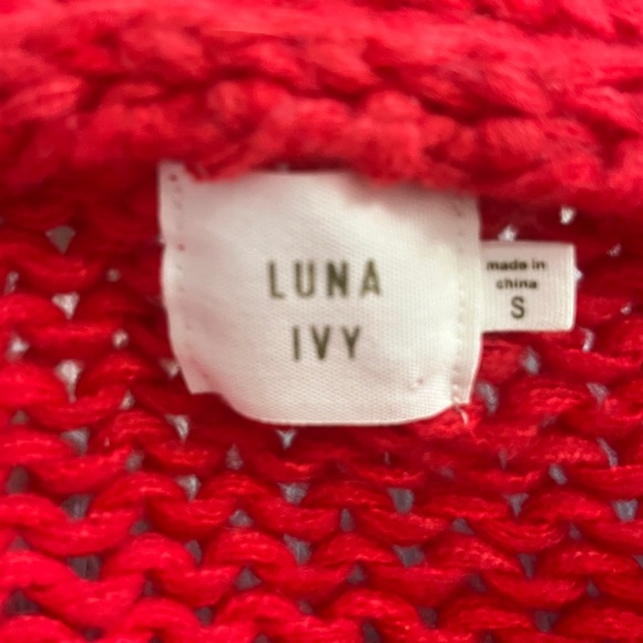 LUNA IVY Red Chunky Knit Crocheted Flower Crochet Rosette Cardigan Sweater S - Picture 8 of 9